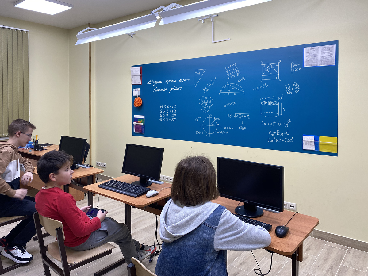 Магнитно-меловая доска UNIWALL в школе Классическое образование