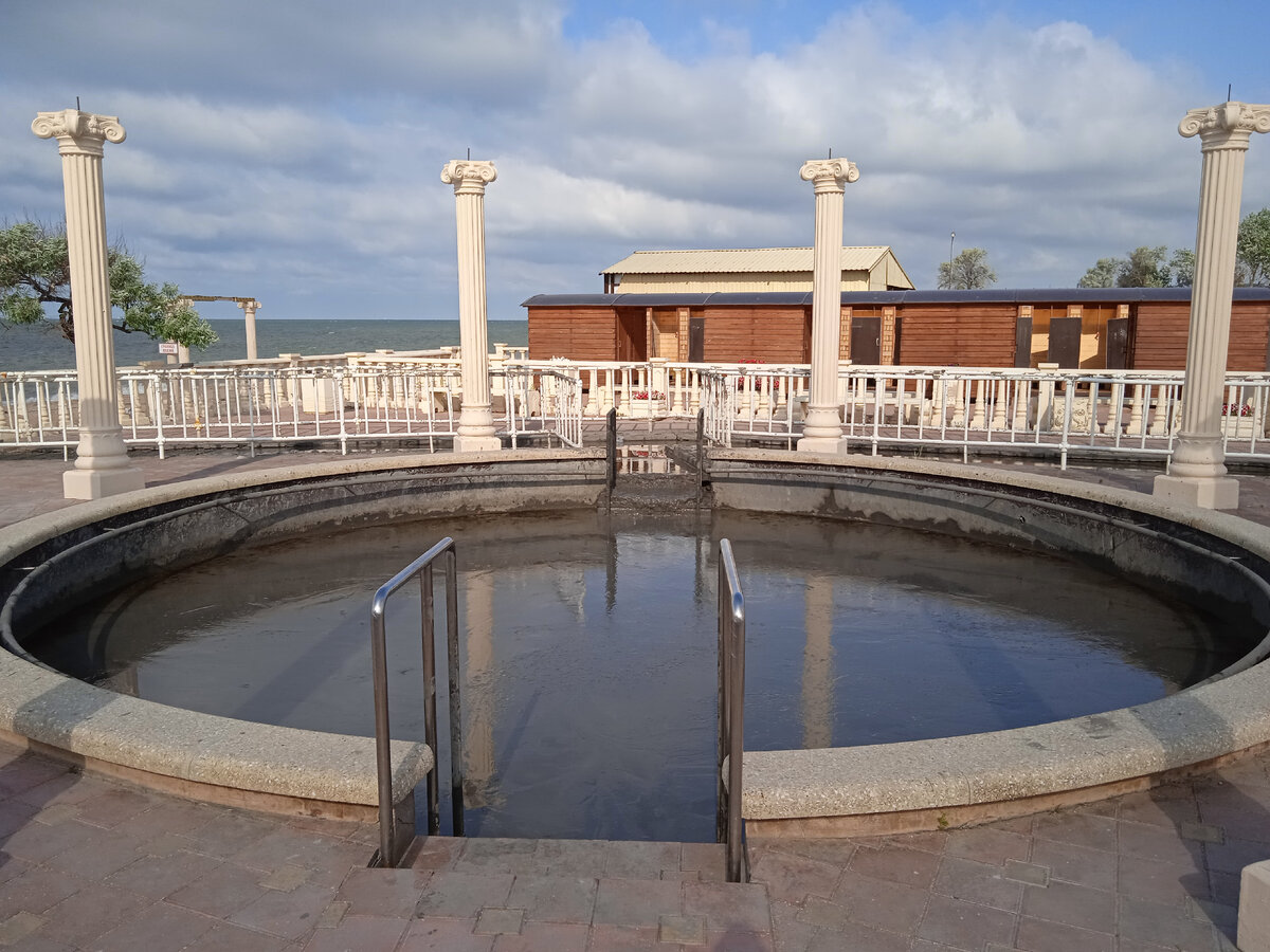 Круглый бассейн. Фото автора.