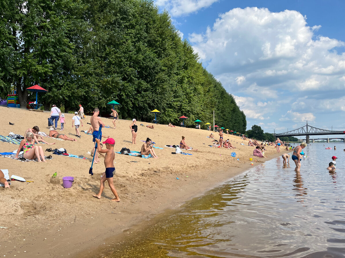 На пляже много детей. Фото автора 