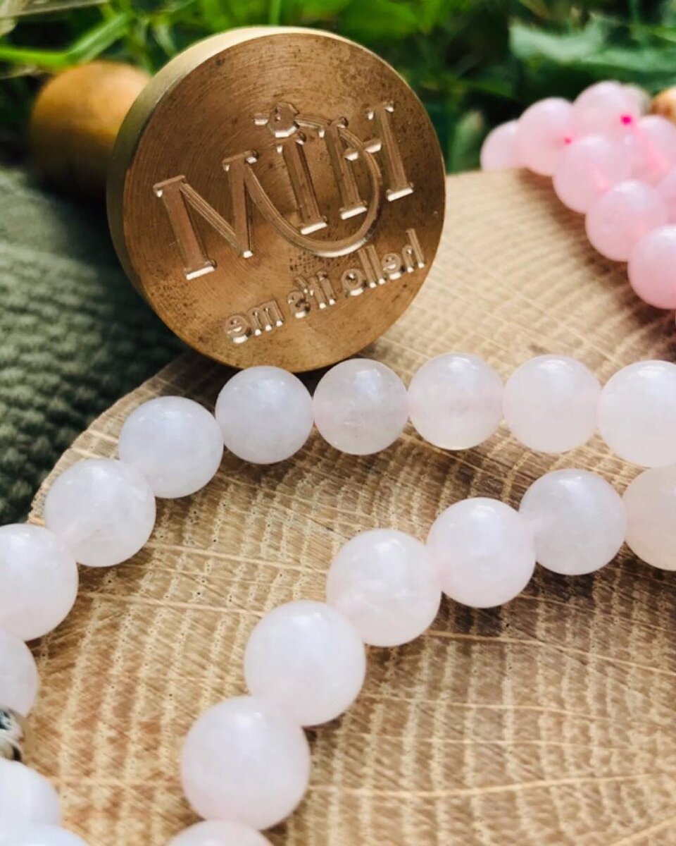 Браслеты из натуральных камней hello it's me 