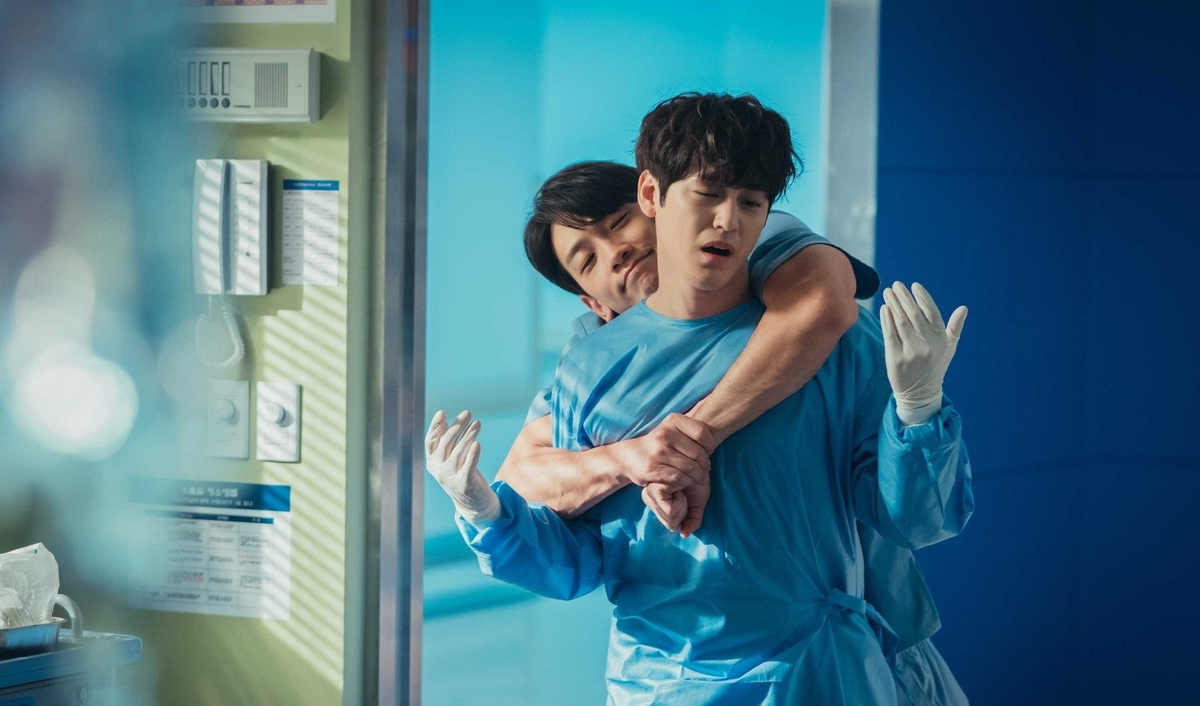 Дорама "Призрачный доктор"