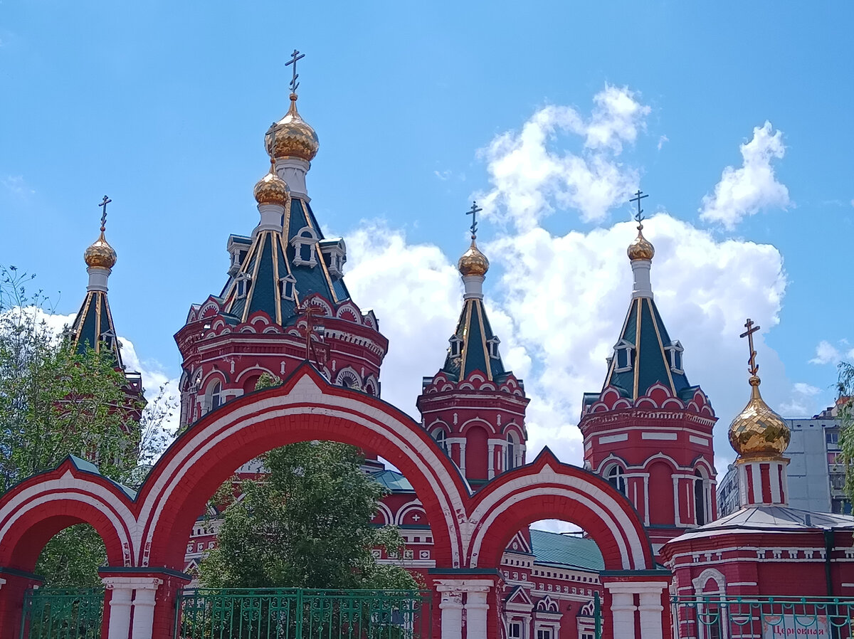Сколько раз я слышал про этот собор, читал про него, видел его в новостях, но вот побывать там всё никак не получалось. Но в этом году я наконец-то исправил этот недочёт.-21
