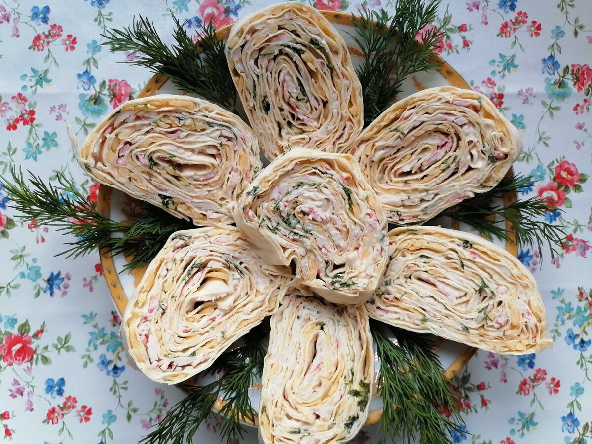 Рулет из лаваша с крабовыми палочками