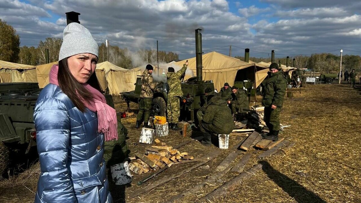     Депутат приехала в лагерь, где готовят мобилизованных омичей.