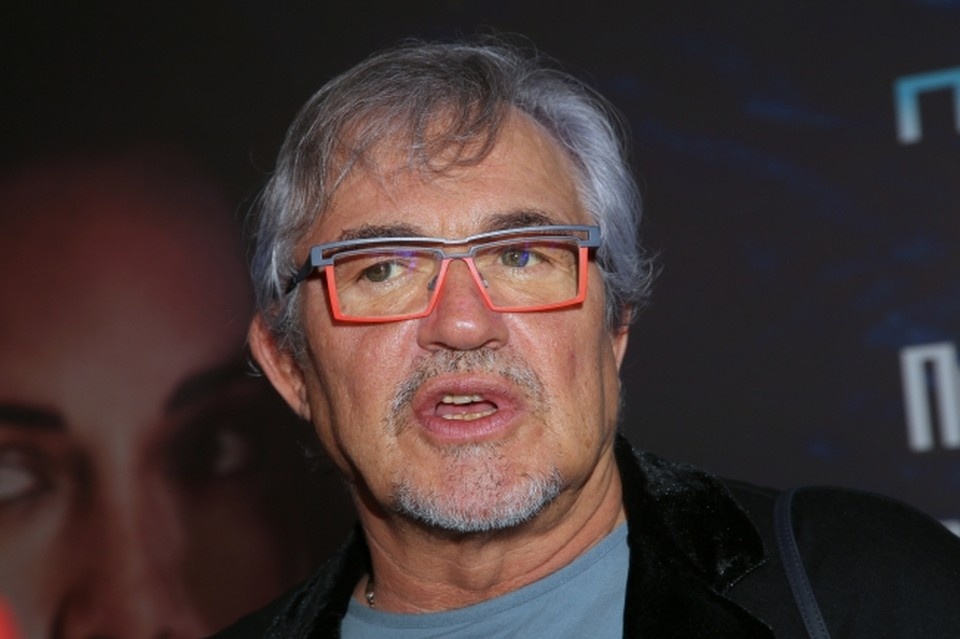     Дмитрий Дибров благодарит учителей, которые научили ребят отстаивать свое мнение. Борис КУДРЯВОВ