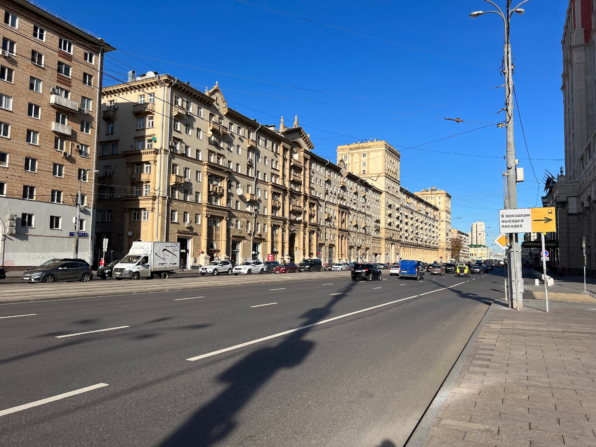 Так выглядит место, где раньше был пруд, в наше время, 2022. Фото моё.