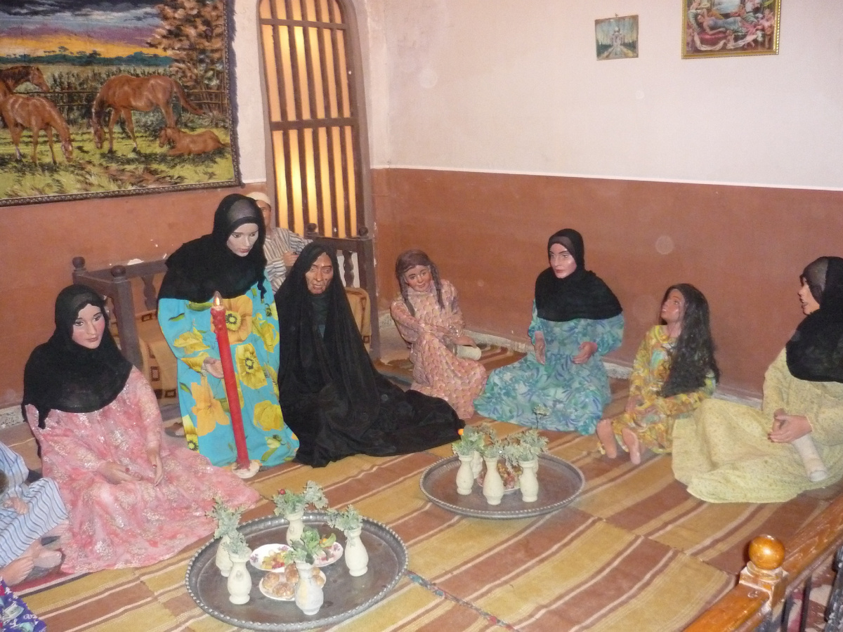Багдадский музей естественной истории. Сцена, изображающая девичник,  девушка готовится выйти замуж (фото из личного архива)