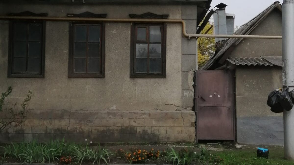     С нальчанки Аллы Ведерниковой пытаются взыскать долг за тепло в батареях — более 138 тысяч рублей. При этом дом, который указан в судебном приказе, никогда не был подключен к центральному отоплению. Подробности выяснял NewsTracker.