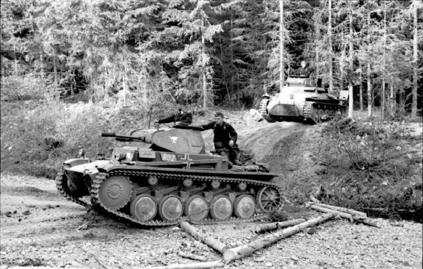 В августе 1941 года Константин Шукшин чуть не погиб под одним из таких танков