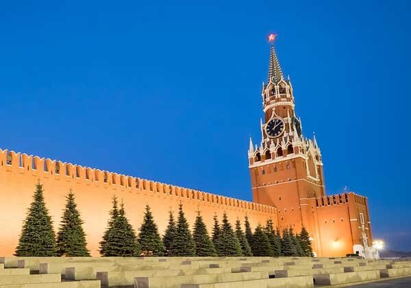 Кремль попали. Голубые ели в Кремле. Изображение Кремля на Российской визе.