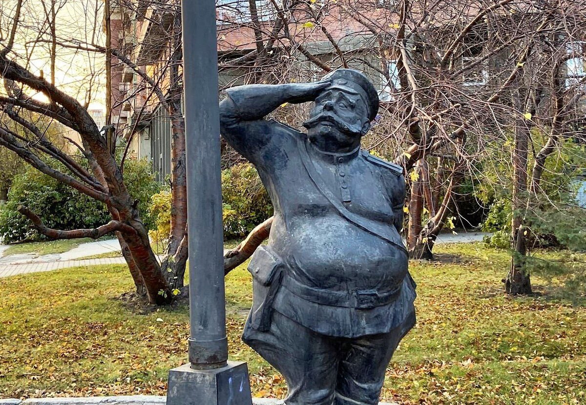 Памятник светофору в Новосибирске. Источник — dzen.ru/pa_myatnik