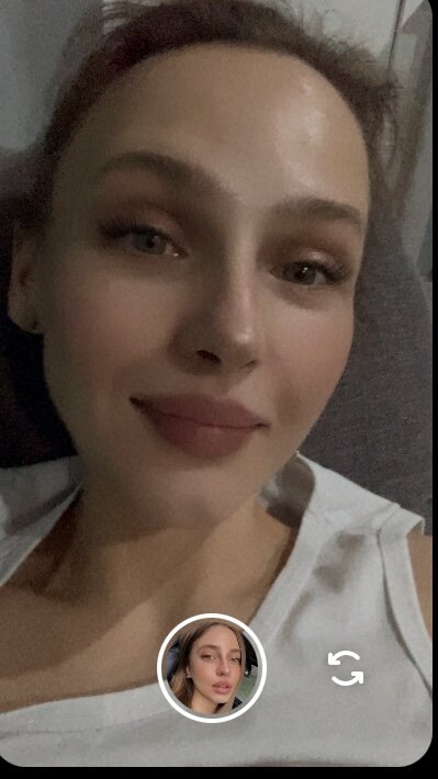 Такие вот образы нынче в «продаже» 😂 Автор в запрещённой сети экспериментировала