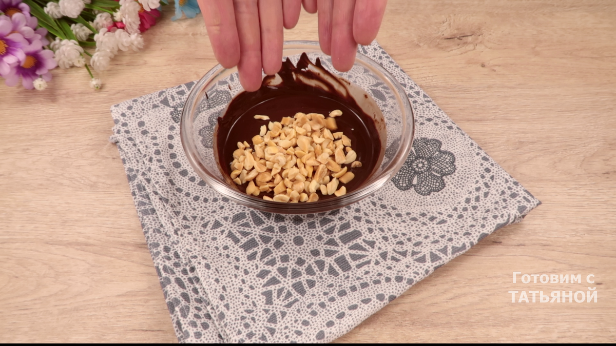 Un tort somptuos are un gust mai bun decât un Snickers.  Pur și simplu se topește în gură.  Rapid ușor și foarte gustos