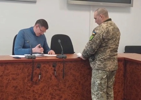    В Броварах показушно вручили повестки всем мужчинам горсовета