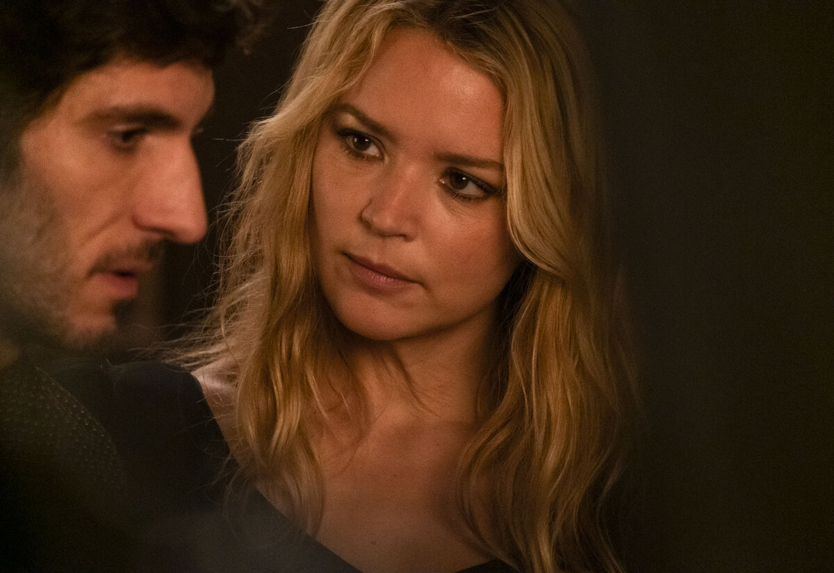 В главной роли - Виржини Эфира. 