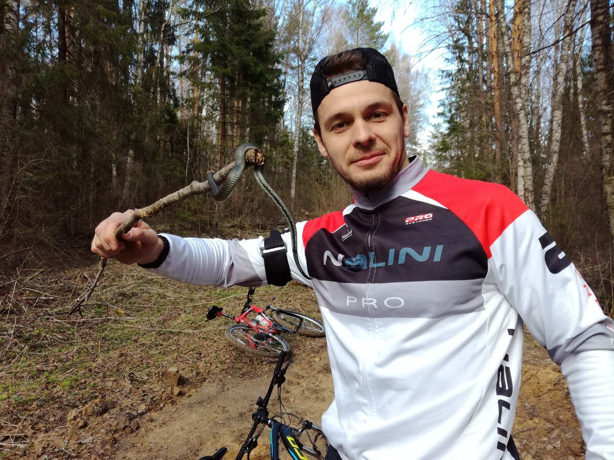 Мой друг - велосипедист со змей