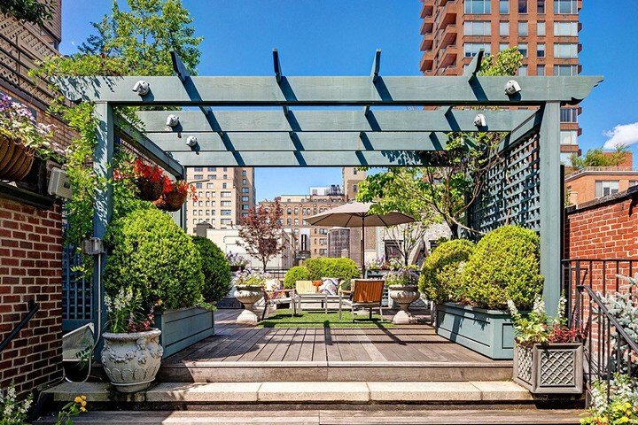 Терраса с деревянным перекрытием