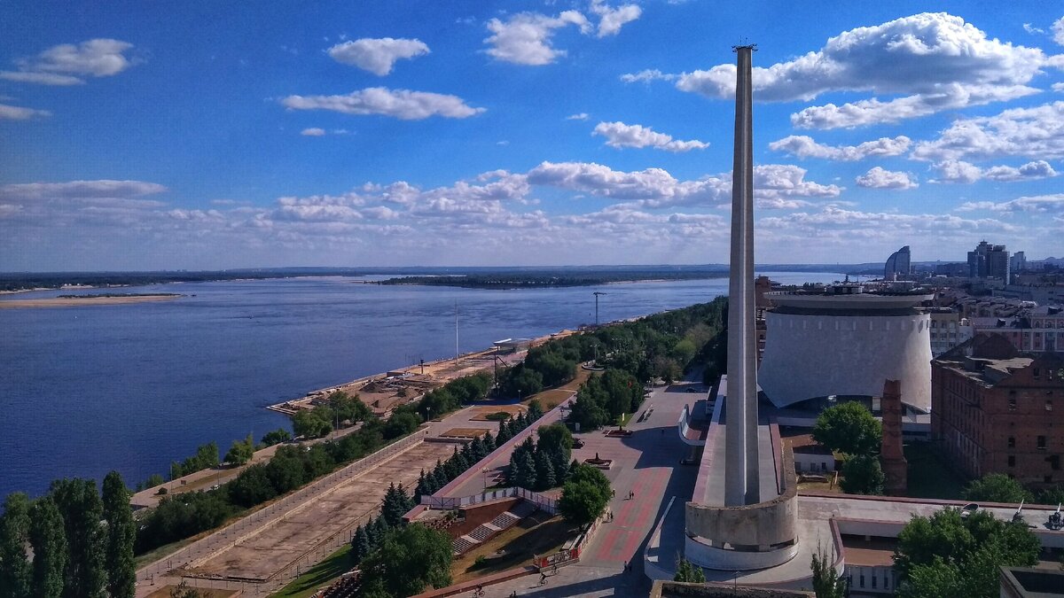 Панорама и Волга 