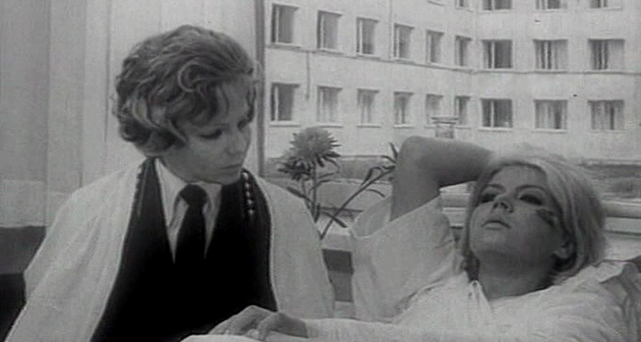 Кадр из фильма "Шах королеве бриллиантов" (1973)