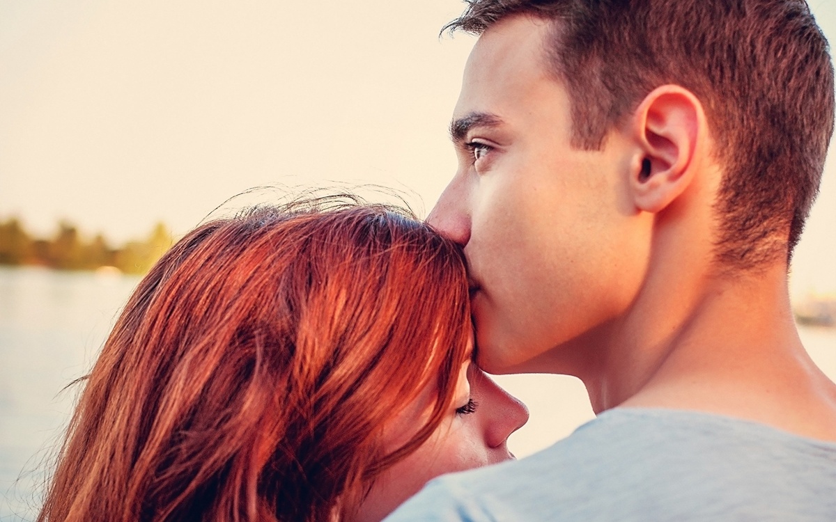 Источник: https://s1.1zoom.me/b5050/824/Men_Love_Couples_in_love_Redhead_girl_Hair_524583_1920x1200.jpg