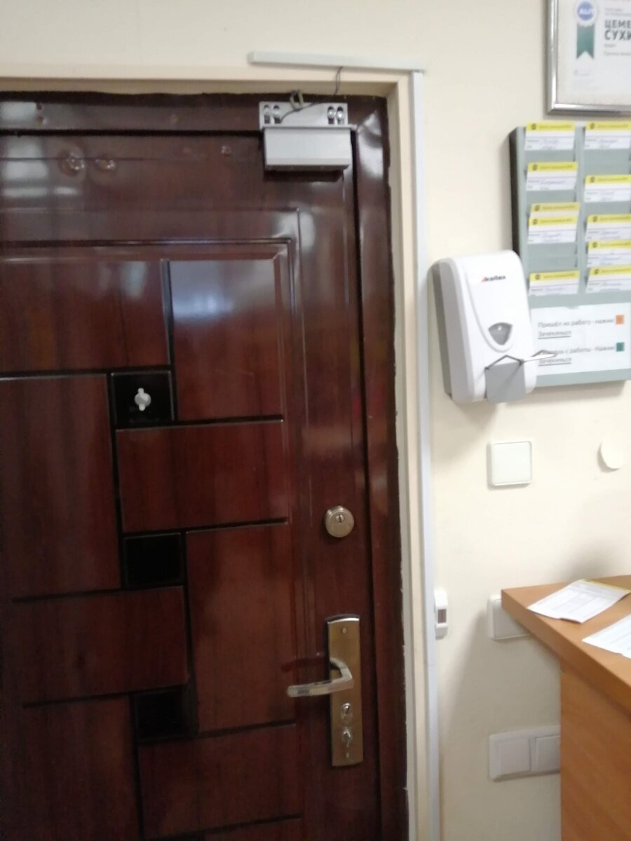 Установка комплекта магнитного замка Вход по картам ЕМ с Видеодомофоном