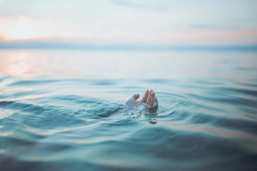 Тонуло тело...🐬