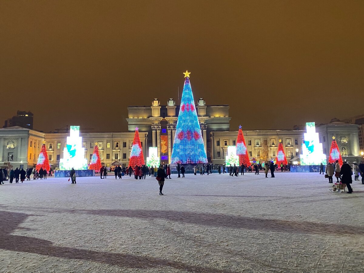 Каток куйбышева самара. Площадь Куйбышева Самара зимой. Самара площадь Куйбышева каток на Куйбышева. Площадь Куйбышева Казань. Площадь Куйбышева Самара новый год.