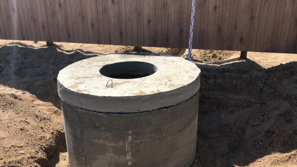 Промежуточный и конечный ж/б колодцы с дном.