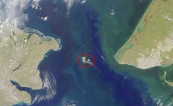 Острова где есть граница между ими.