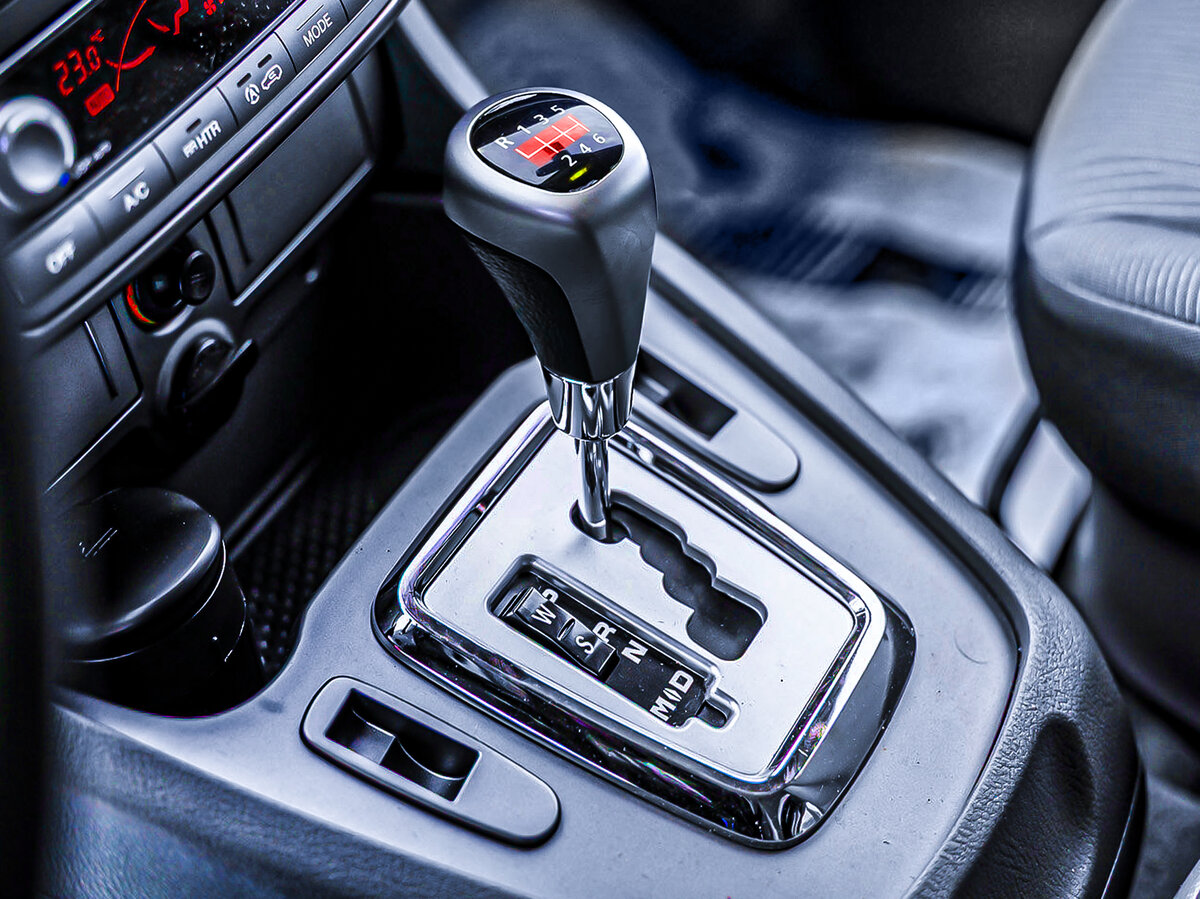 Коробка передач автомат и механика. Коробка передач робот шкода йети. Акпп лэнд крузер 100 селектор. Каптива автомат коробка салон. Робот.