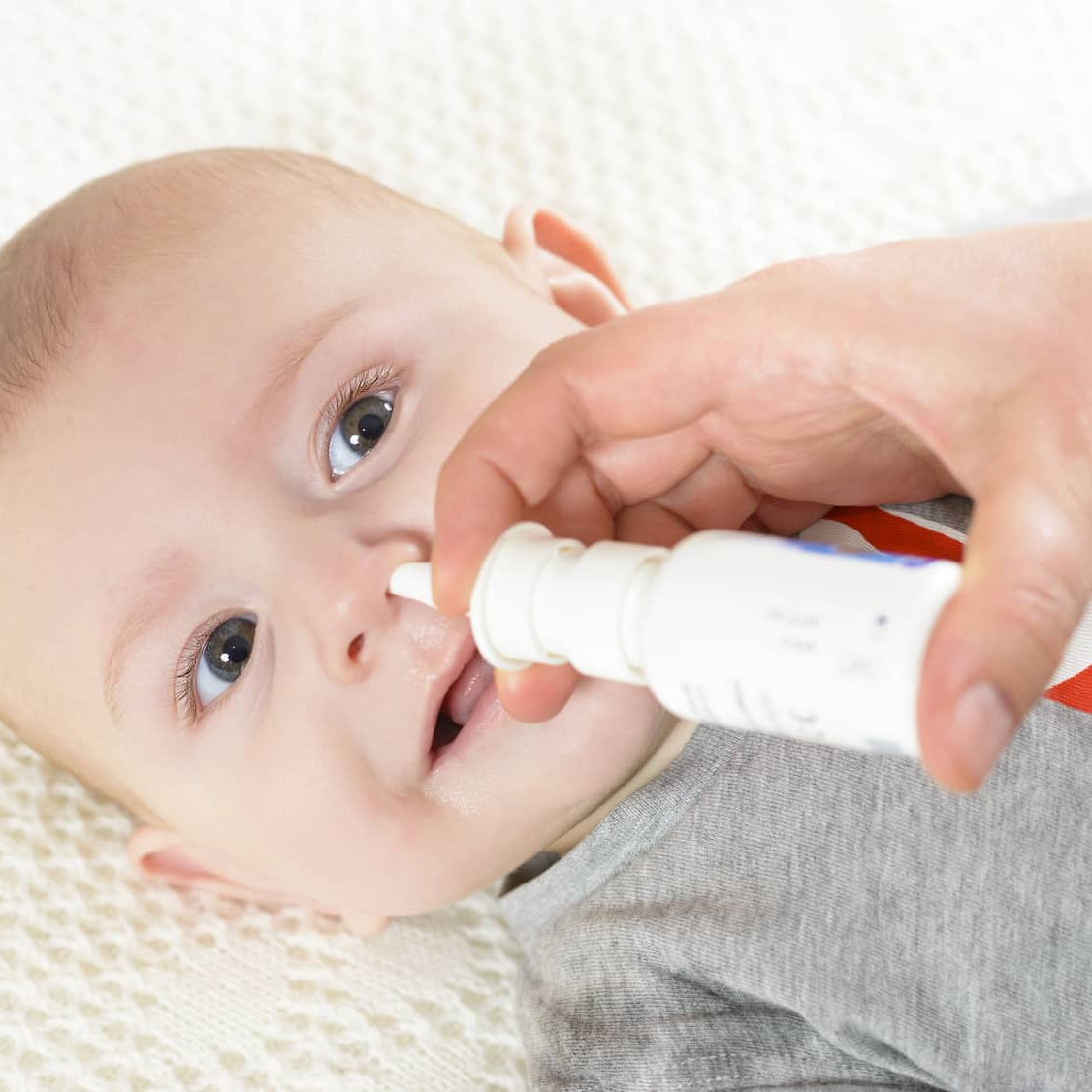 Педиатрия. Капли в нос зеленые сопли. Чем лечить насморк у ребенка. Как лечить нос ребенку 3 года. Метод комаровского от соплей.