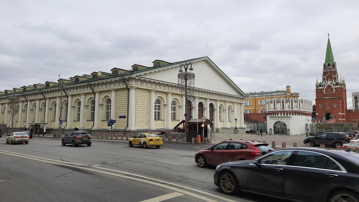 Вслед за Татьяной Лариной в Благородное собрание. По московским адресам  