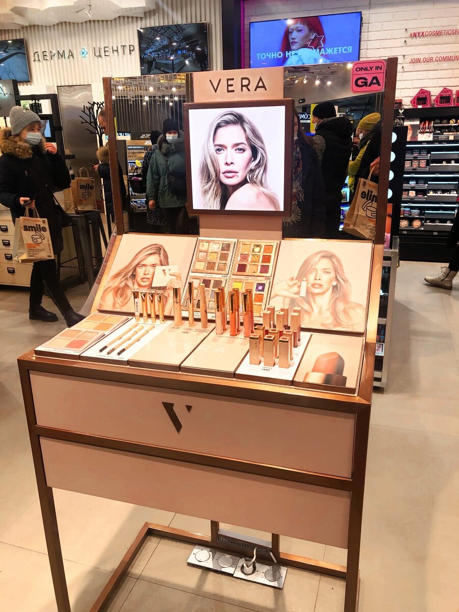 Стенд косметики от Веры Брежневой