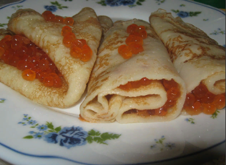Блинчики с икрой и чаем