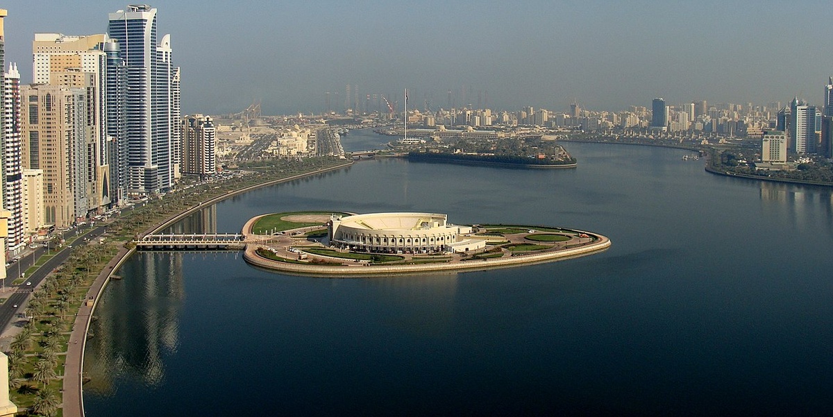 Фото https://commons.wikimedia.org/wiki/File:Al_Majaz_Amphitheatre_Sharjah_United_Arab_Emirates_01.jpg