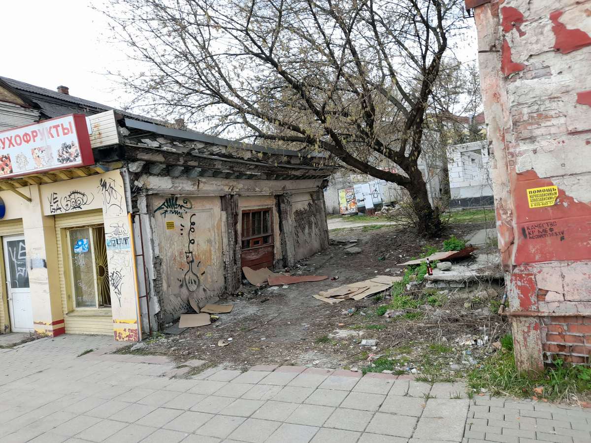 Вид с остановки.
