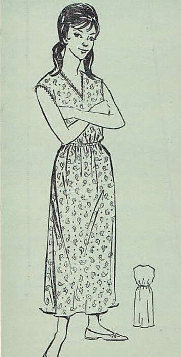 Сорочка ночная с цельнокроеными рукавами и резинкой по талии.