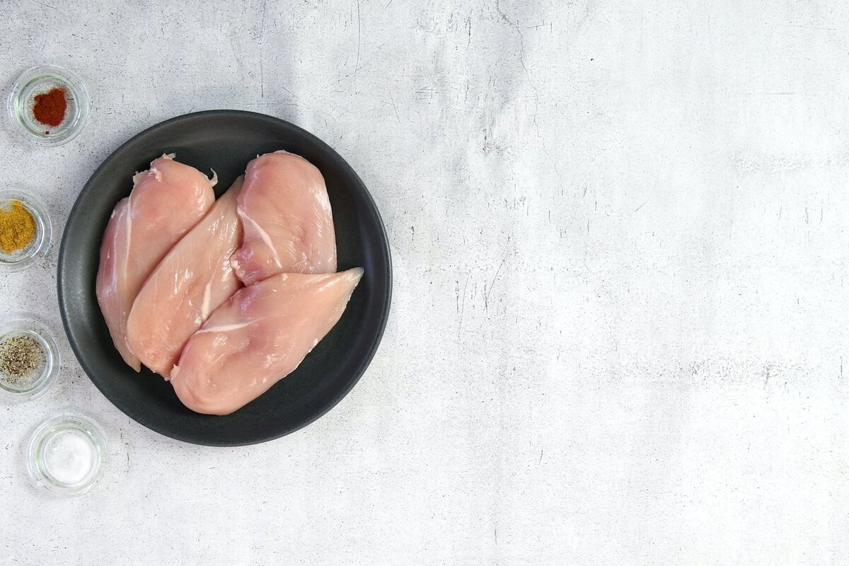     Как правильно выбрать курицу в магазине: 5 хитростей, которые помогут отличить хорошее мясо от плохого