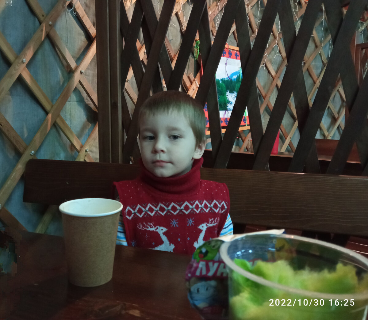 А чо сразу я? - как бы спрашивает Вадим