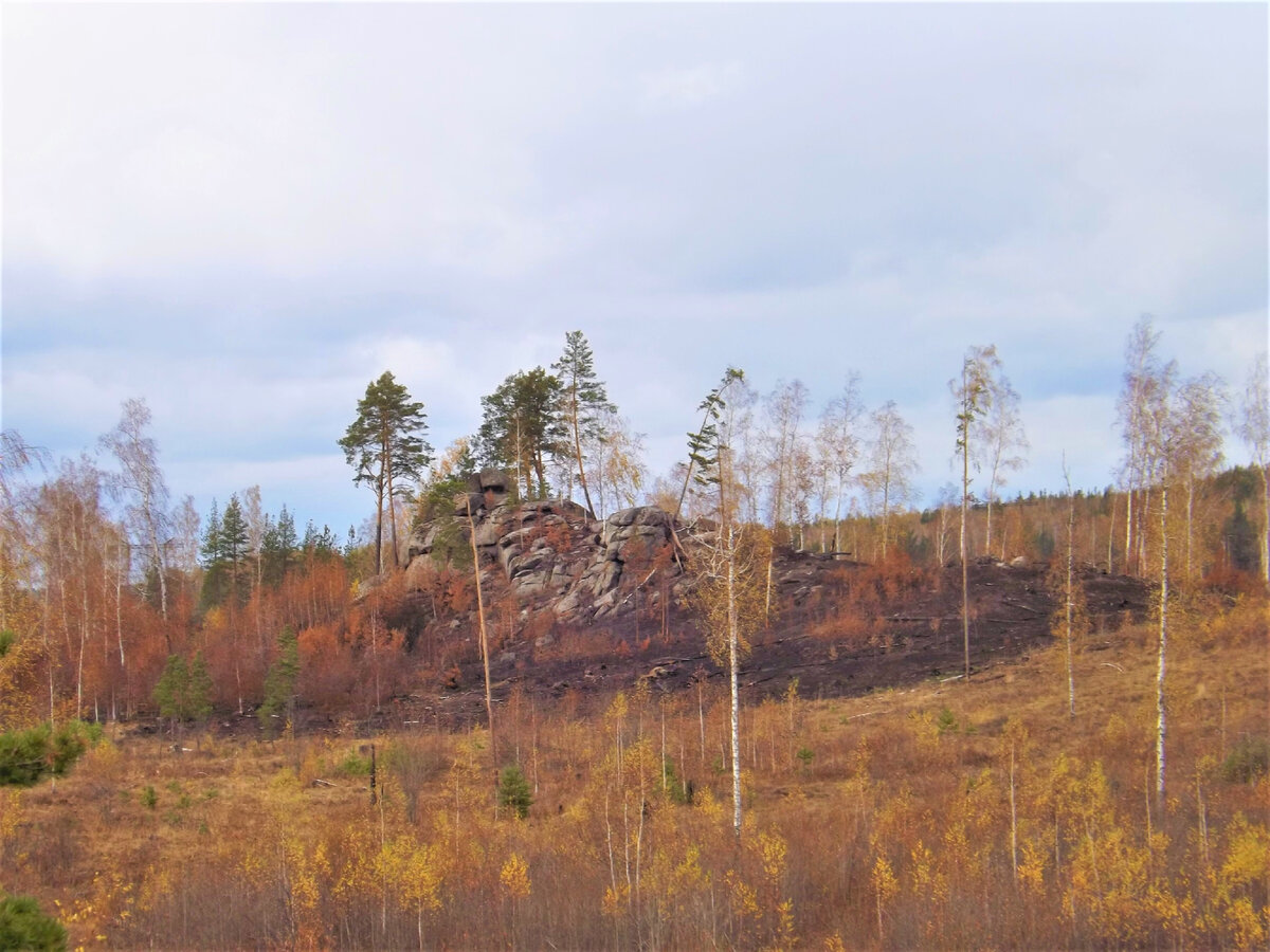 Скалы в долине Арамилки, на север от речки