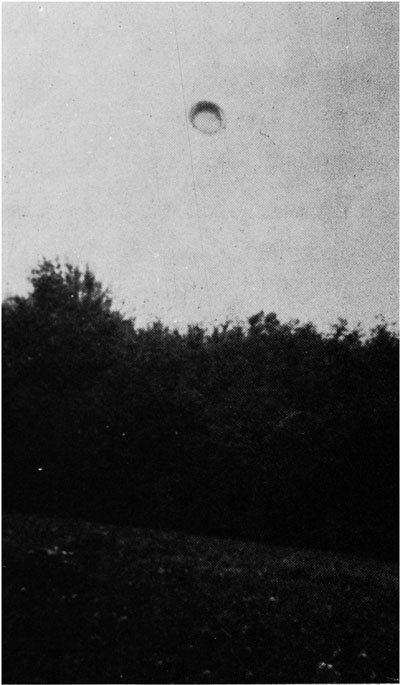 Фотография НЛО, сделанная в Хойя-Бачу Эмилем Барнеа 18 августа 1968 года.