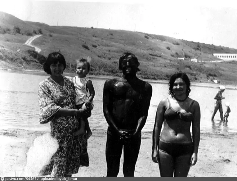 Здравствуйте, товарищи! Сегодня вас ждет очередная порция вызывающих ностальгию фотографий. Здесь вы увидите как любительские кадры, так и кадры принадлежащие известным фотографам.-8
