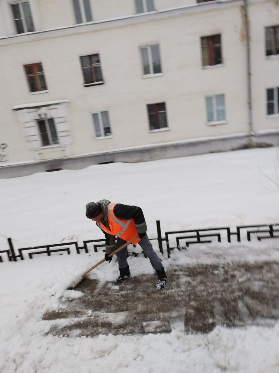 Для уборки снега в Нижнем Новгороде задействована вся имеющая техника,  рабочие и дворники - администрация города | Новости ГТРК 