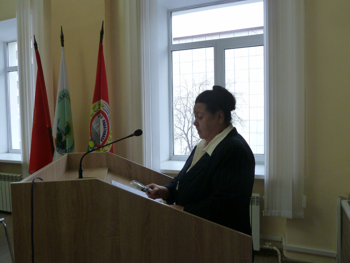 Первый докладчик - Л.В. Звонарёва