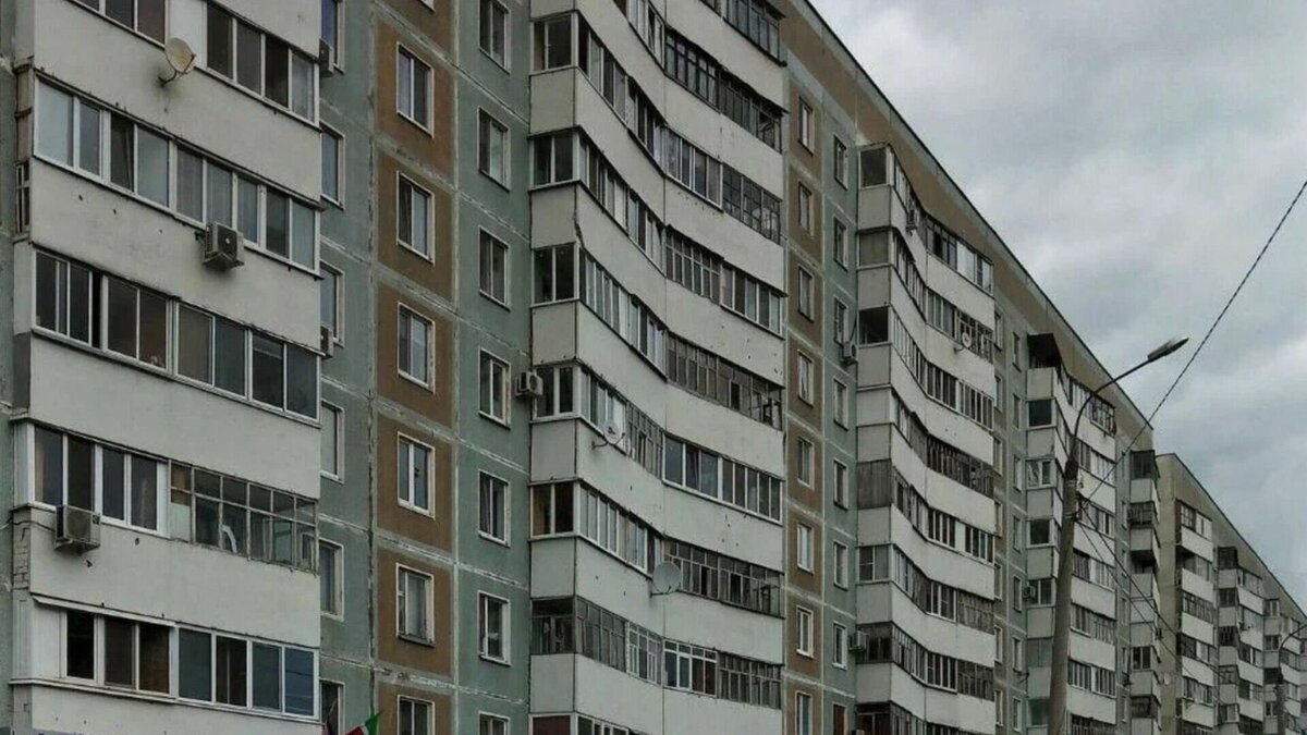    В Казани с января 2023 года почти на 30% вырастет плата за наем жилья. Такое решение приняли в исполнительном комитете города, документ подписал руководитель администрации Рустем Гафаров.