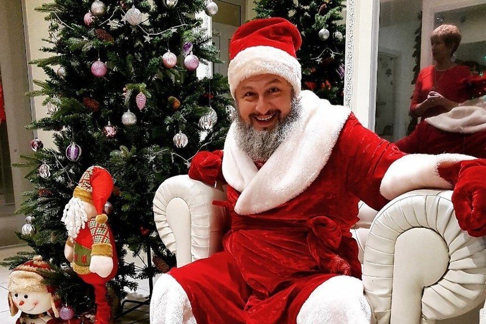     Олег Викторович - Дед Мороз с 35-летним стажем. Фото: предоставлено Олегом ВИКТОРОВИЧЕМ.