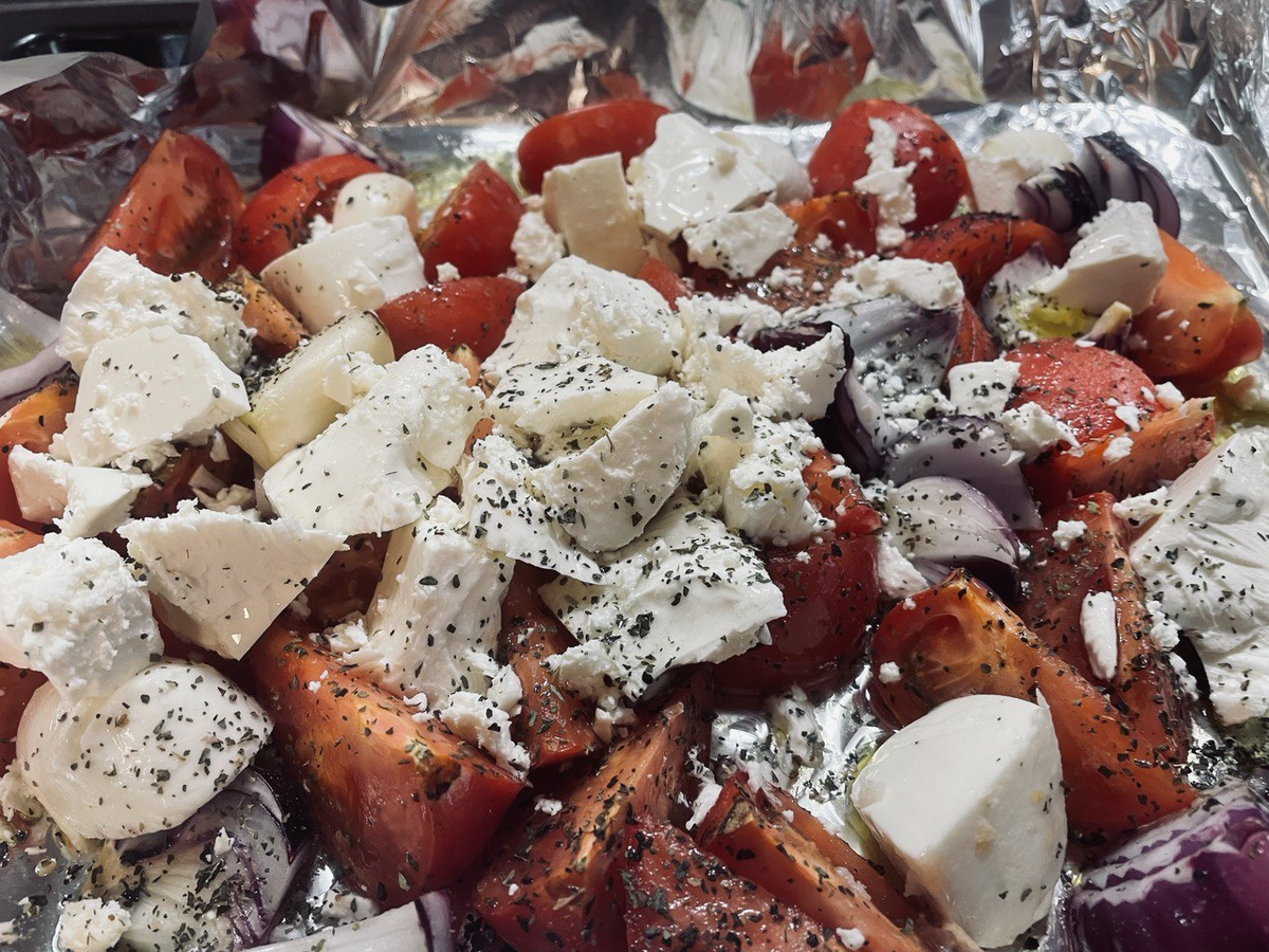 Добавляем брынзу