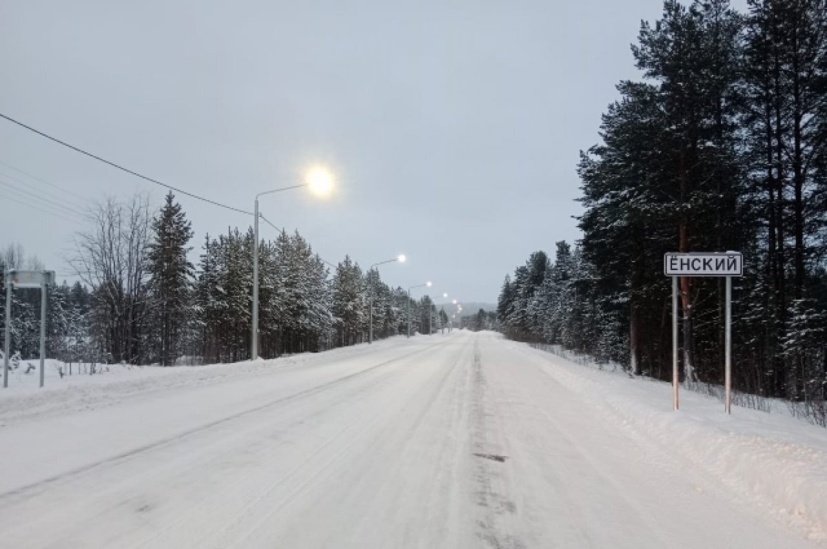    Возле посёлка Ёнский установили 34 опоры наружного освещения