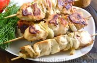 Вкусный и нежный шашлык из куриной грудки, маринованной с майонезом, луком и специями.