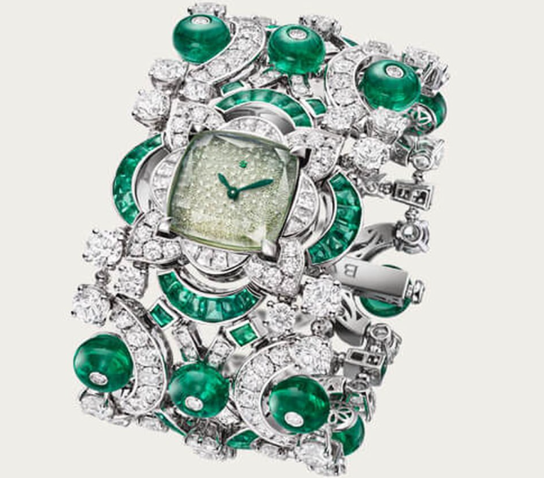 Часы Emerald Venus категории Высокого ювелирного искусства, как и одноименное колье, приглашают окунуться в чудесный мир живописных римских садов